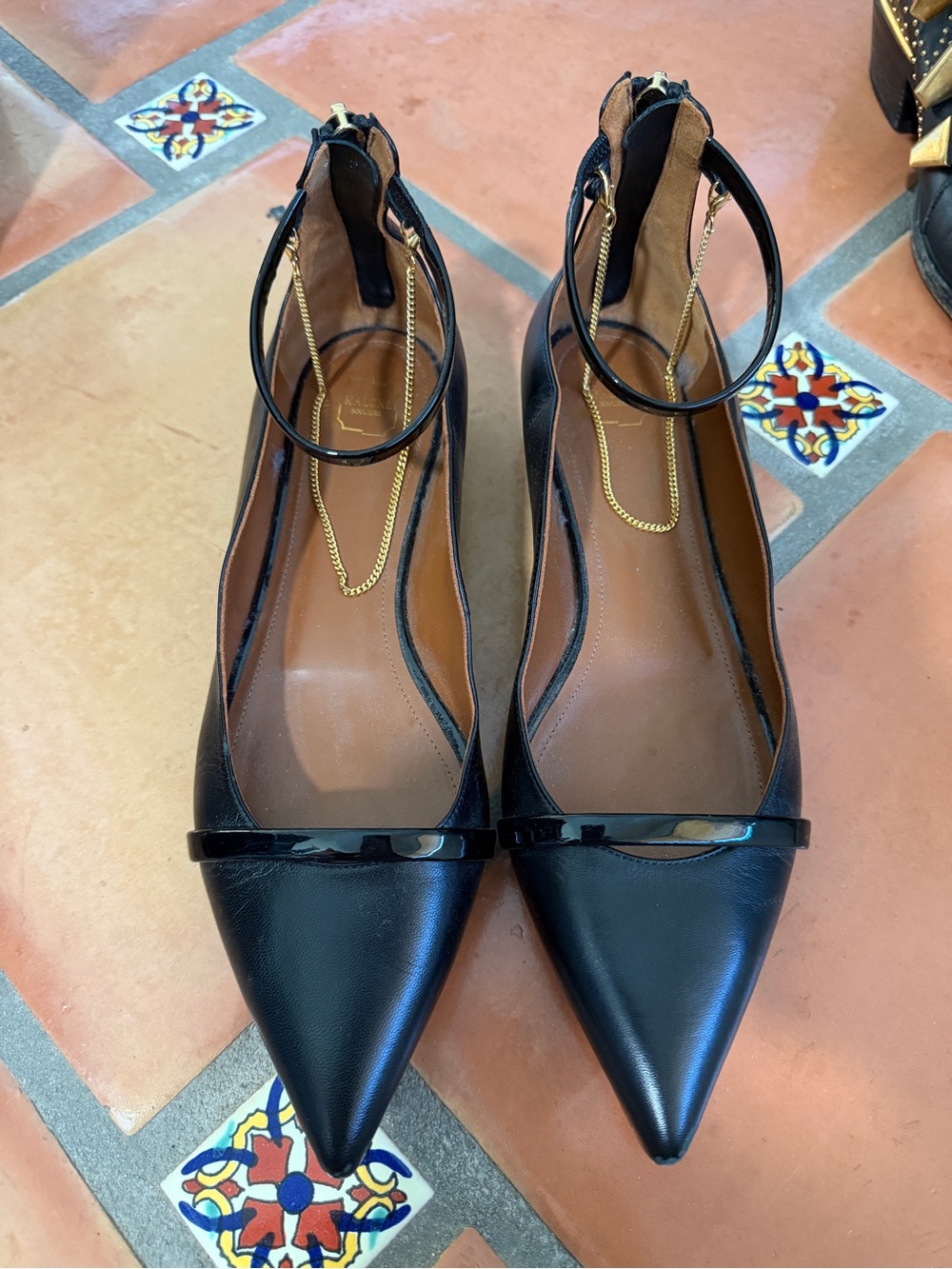 Malone souliers Black Pointed Ankle-Strap Flats